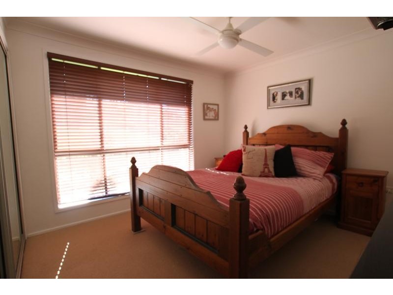 19 Columbia Street, Kearns NSW 2558