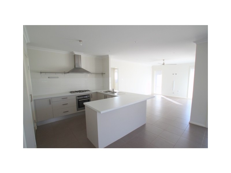 6 Gallina Drive, Spring Farm NSW 2570