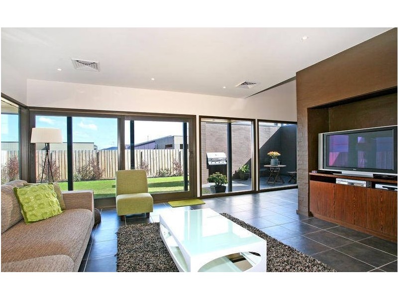 6 ST GEORGES WAY, Torquay VIC 3228