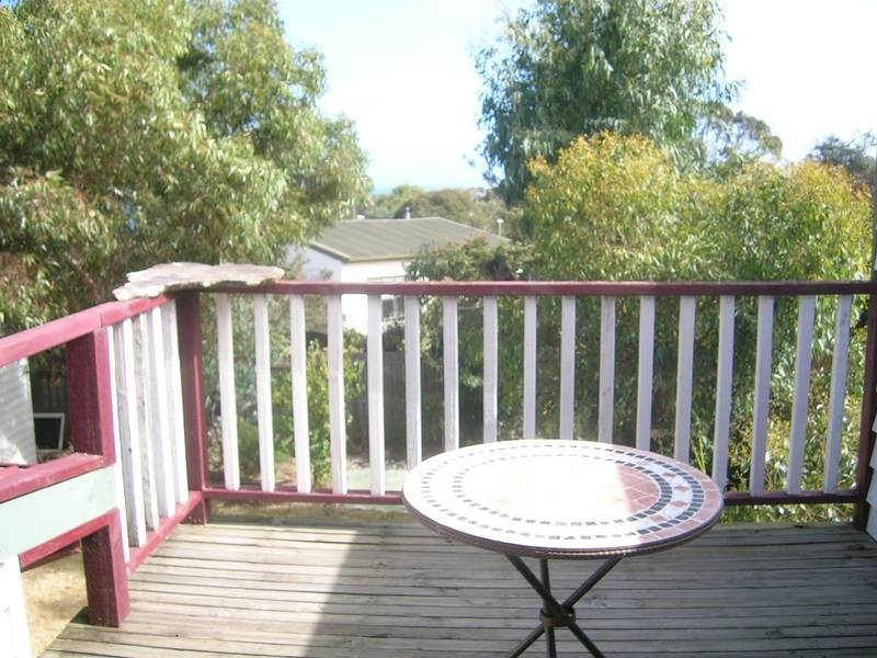 25 GREAT OCEAN ROAD, Torquay VIC 3228