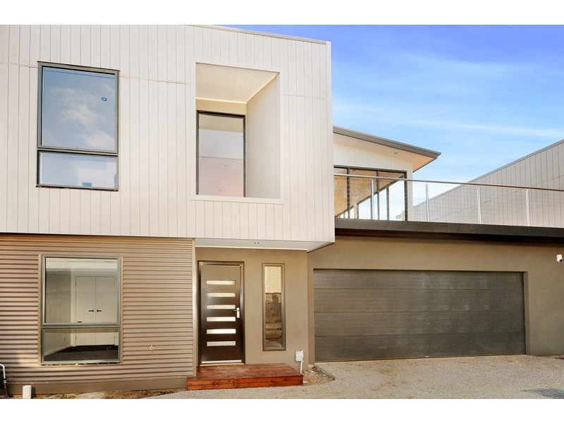 2/45 BOSTON ROAD, Torquay VIC 3228