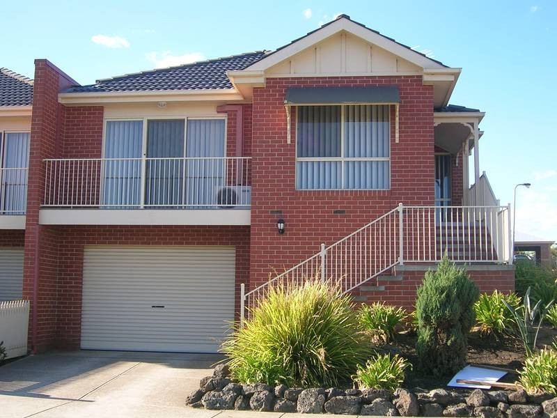 2/10 Molesworth Drive, Highton VIC 3216