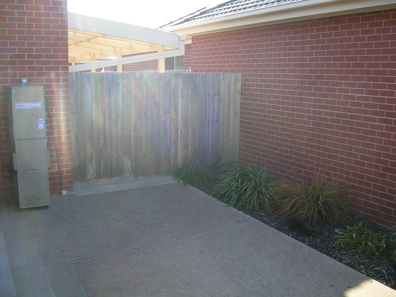 2/10 Molesworth Drive, Highton VIC 3216