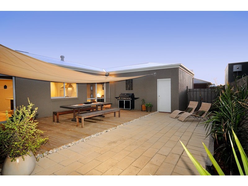 3 LOWDON PLACE, Torquay VIC 3228