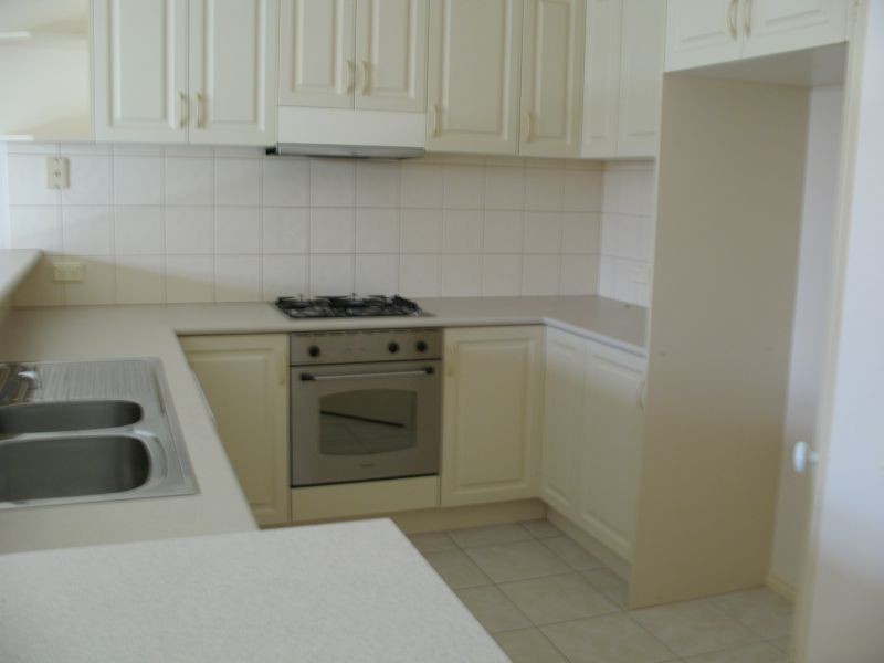 1/10 MOLESWORTH DRIVE, Highton VIC 3216