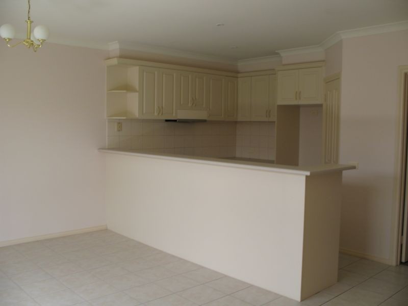 1/10 MOLESWORTH DRIVE, Highton VIC 3216