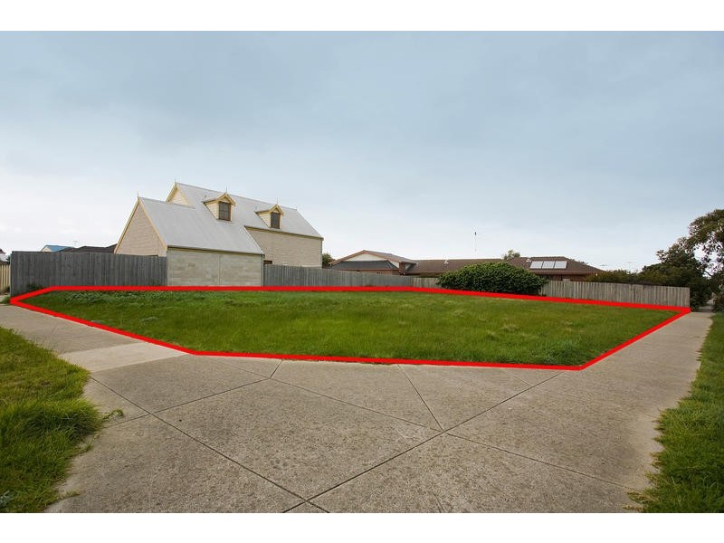 2 GRANGE CRESCENT, Torquay VIC 3228