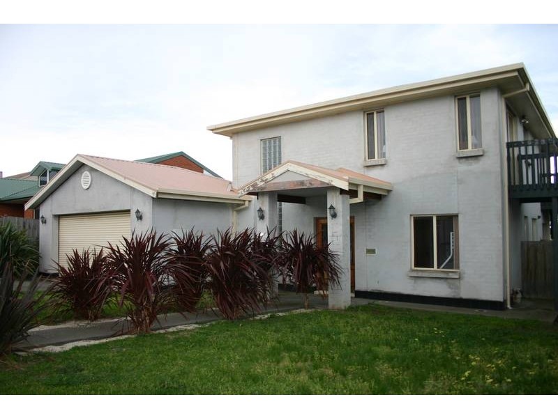 21 Dumfries Crt, Torquay VIC 3228