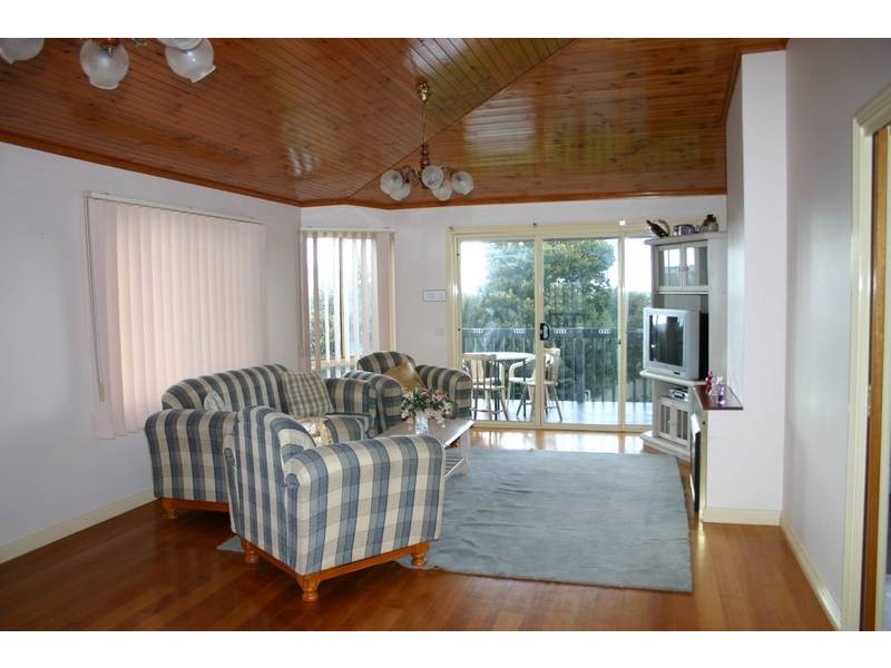 21 Dumfries Crt, Torquay VIC 3228