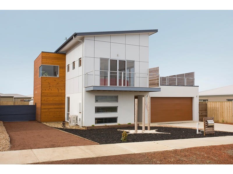 4 WAVE CRESCENT, Torquay VIC 3228