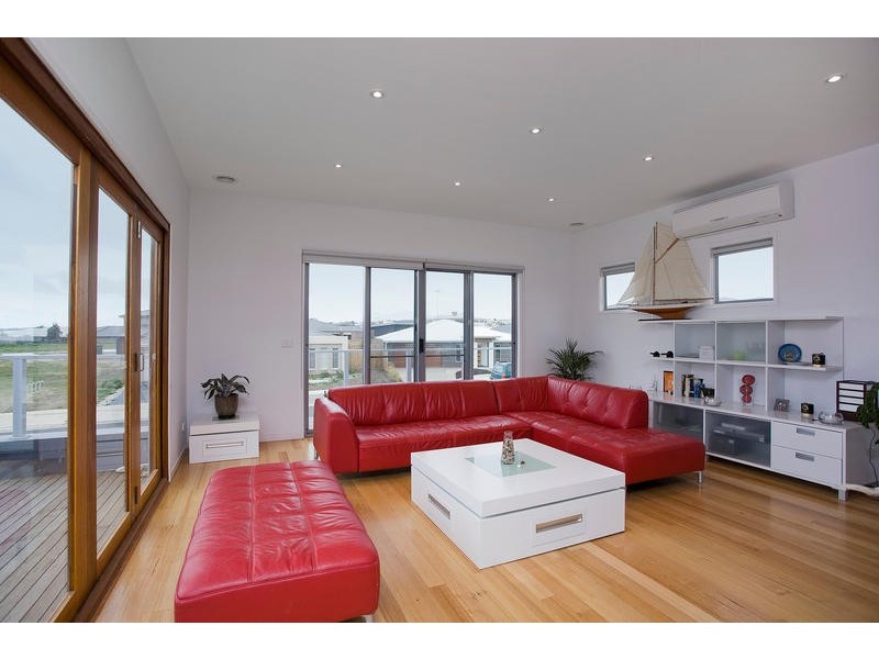 4 WAVE CRESCENT, Torquay VIC 3228