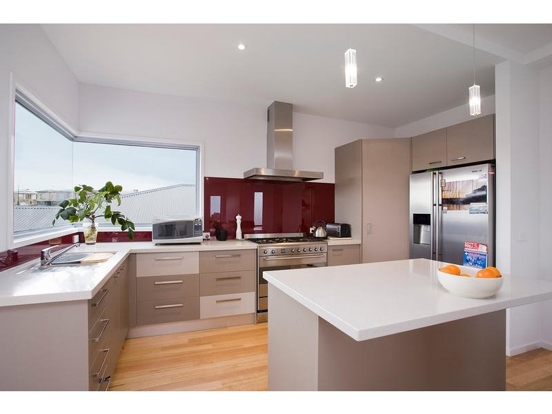 4 WAVE CRESCENT, Torquay VIC 3228