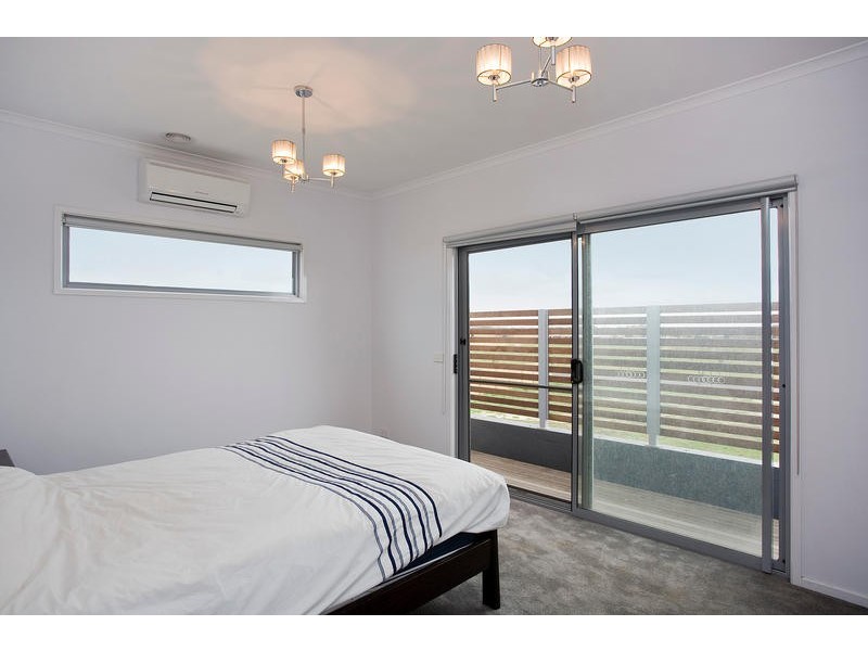 4 WAVE CRESCENT, Torquay VIC 3228