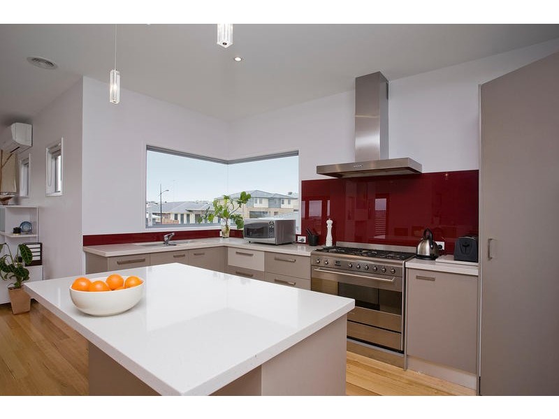 4 WAVE CRESCENT, Torquay VIC 3228