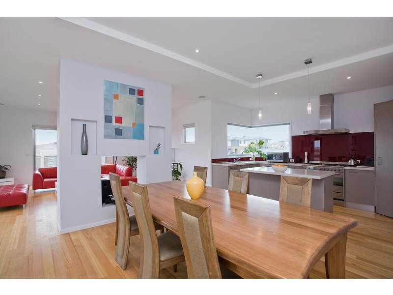 4 WAVE CRESCENT, Torquay VIC 3228