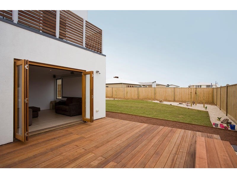 4 WAVE CRESCENT, Torquay VIC 3228