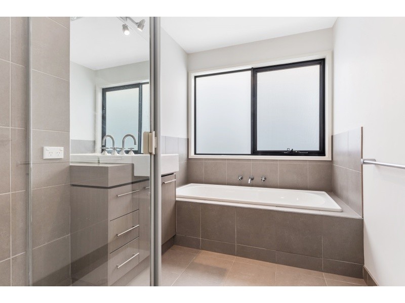 34 Loch Lomond Crescent, Torquay VIC 3228