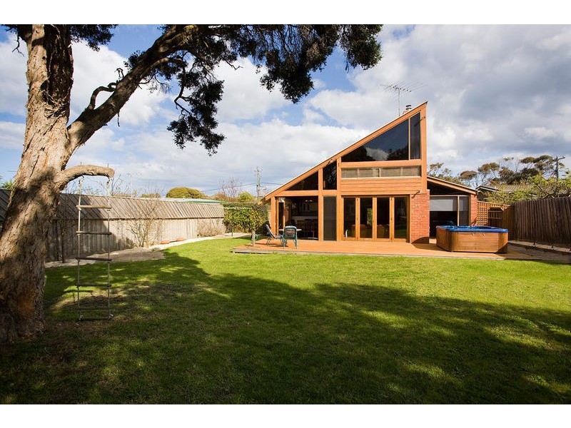 28 PRICE STREET, Torquay VIC 3228