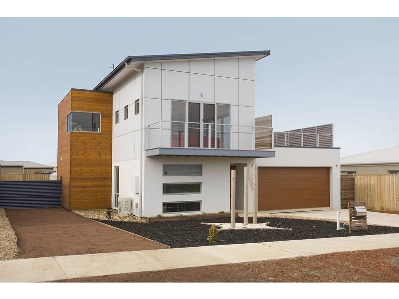 4 Wave Crescent, Torquay VIC 3228
