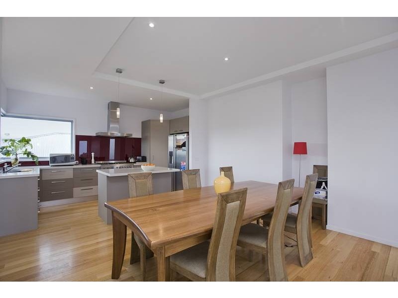 4 Wave Crescent, Torquay VIC 3228