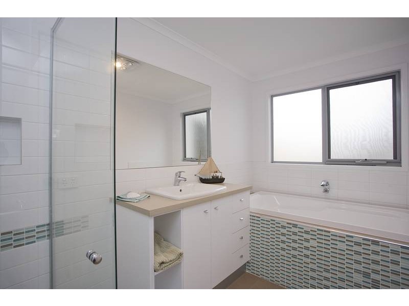 4 Wave Crescent, Torquay VIC 3228