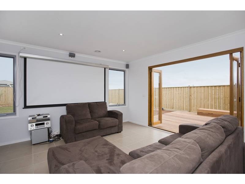4 Wave Crescent, Torquay VIC 3228