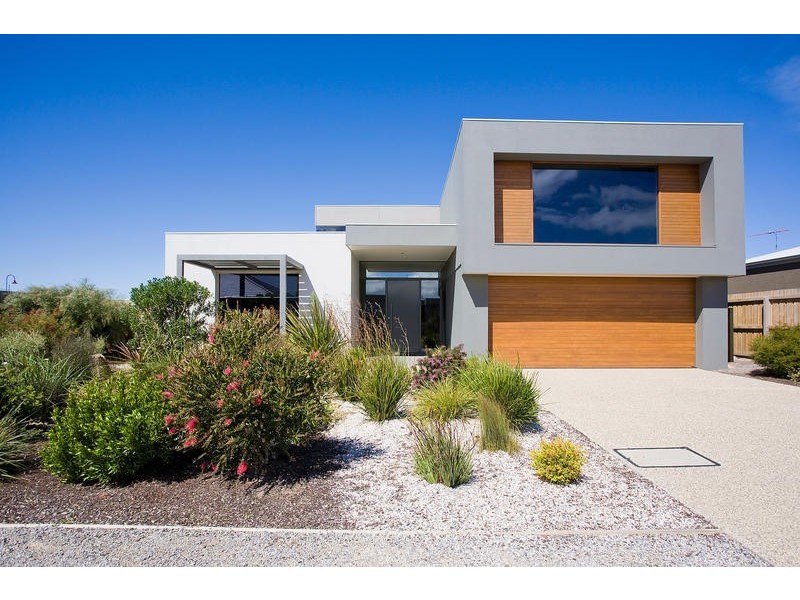 2 Lowdon Place, Torquay VIC 3228