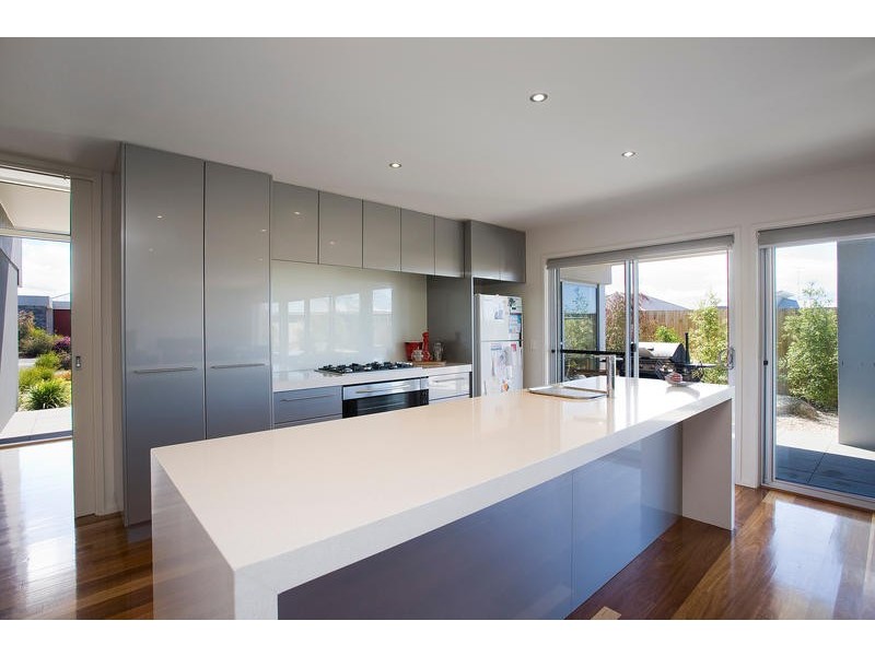 2 Lowdon Place, Torquay VIC 3228