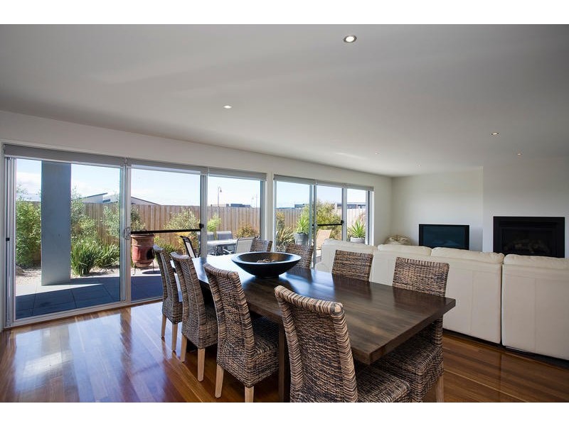 2 Lowdon Place, Torquay VIC 3228