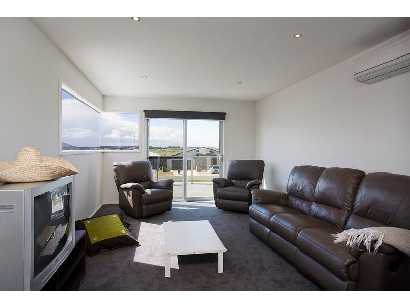 2 Lowdon Place, Torquay VIC 3228