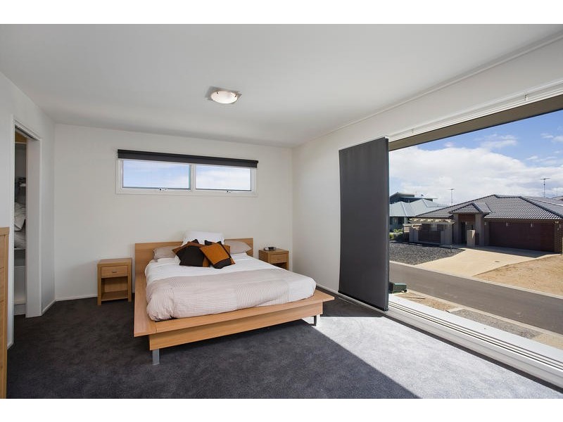 2 Lowdon Place, Torquay VIC 3228