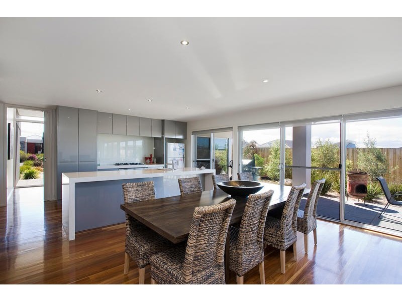 2 Lowdon Place, Torquay VIC 3228