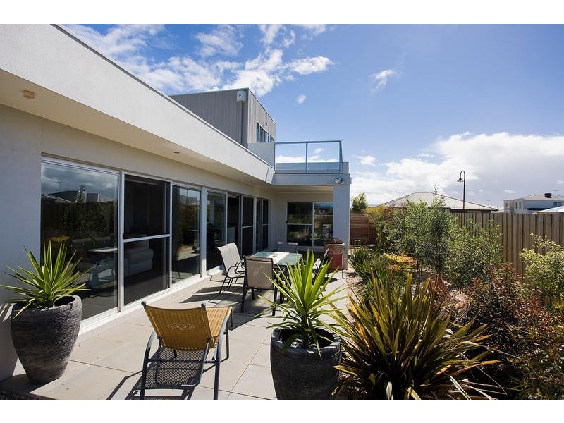 2 Lowdon Place, Torquay VIC 3228