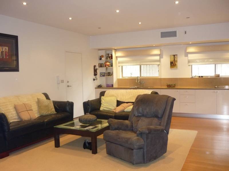 2/24 Dumfries Crt, Torquay VIC 3228