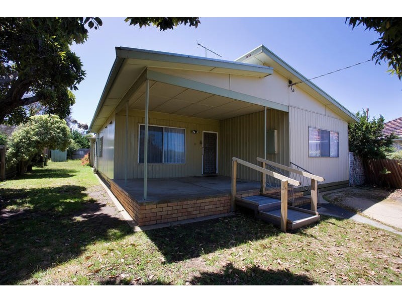 8 RUDD AVENUE, Torquay VIC 3228