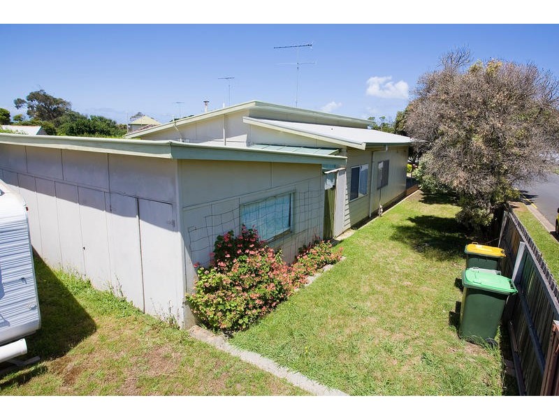 8 RUDD AVENUE, Torquay VIC 3228