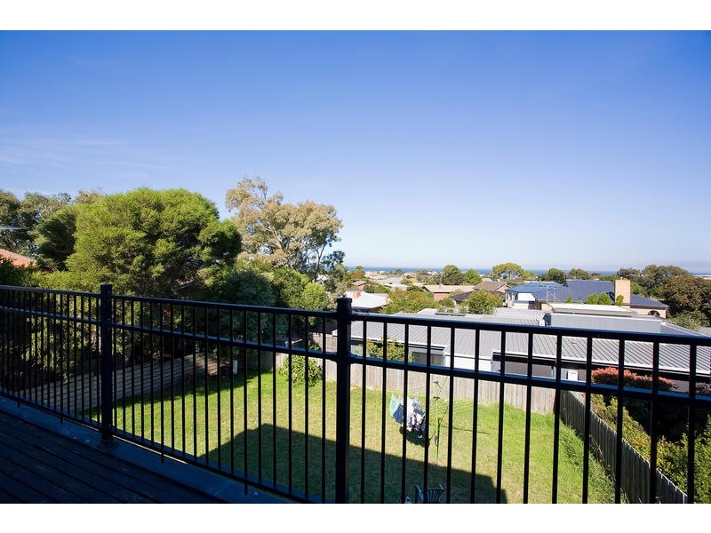 102 FISCHER STREET, Torquay VIC 3228