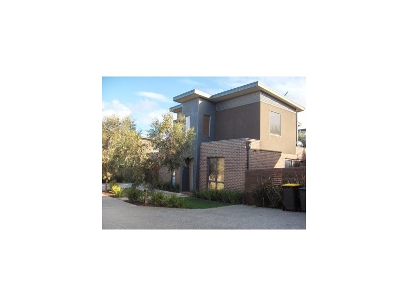 2/42 SPRING STREET, Torquay VIC 3228