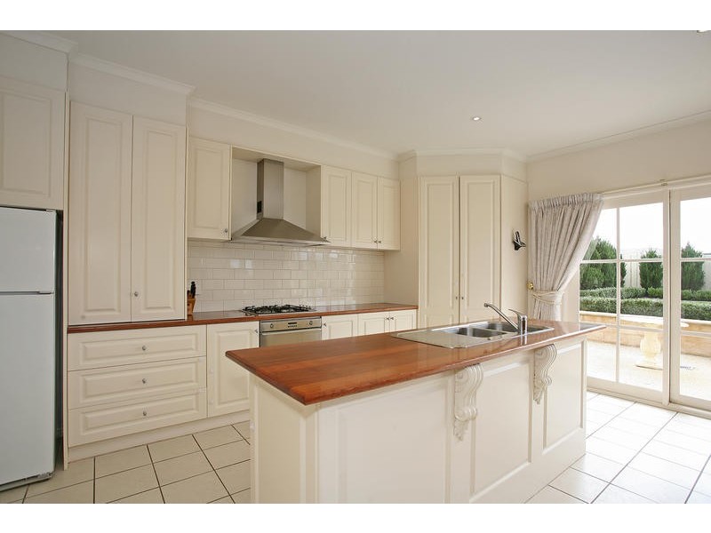 11 POMORA AVENUE, Torquay VIC 3228