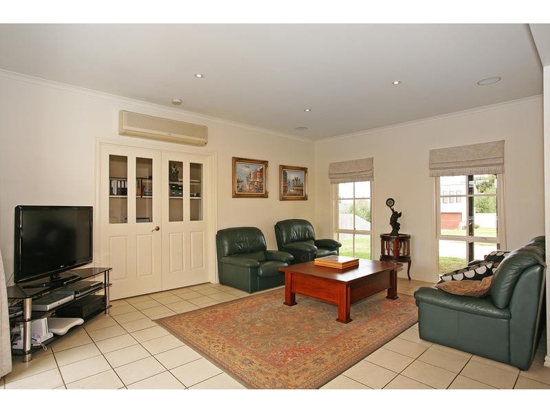 11 POMORA AVENUE, Torquay VIC 3228