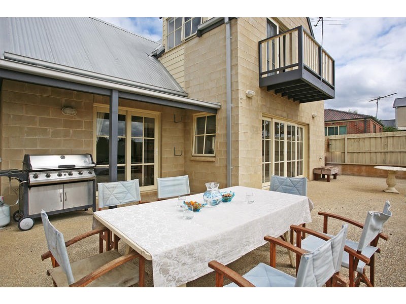 11 POMORA AVENUE, Torquay VIC 3228