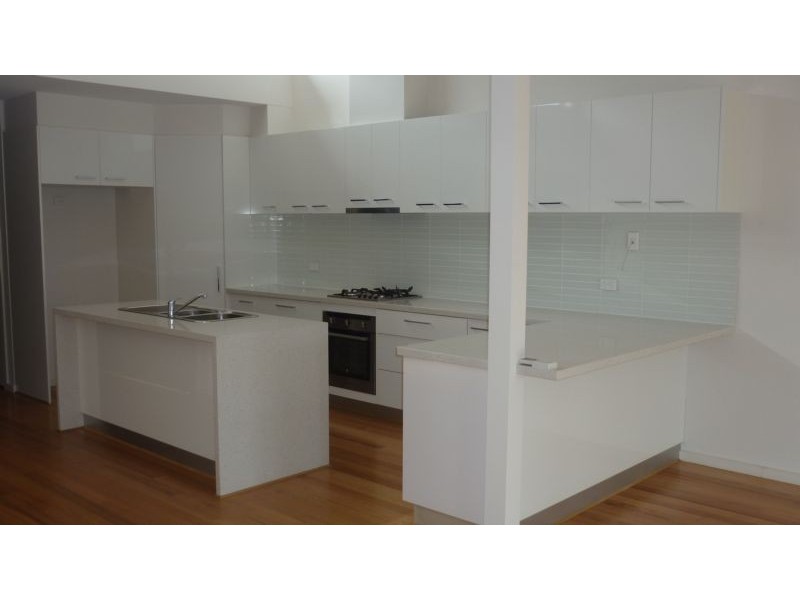 2/22 Pomora Avenue, Torquay VIC 3228