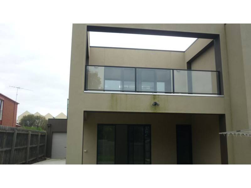 2/22 Pomora Avenue, Torquay VIC 3228