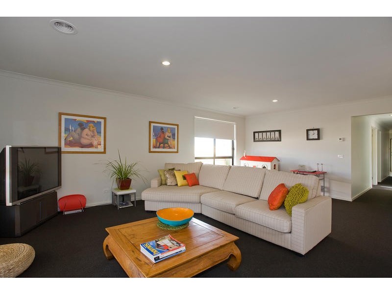 10 SHOREBREAK STREET, Torquay VIC 3228