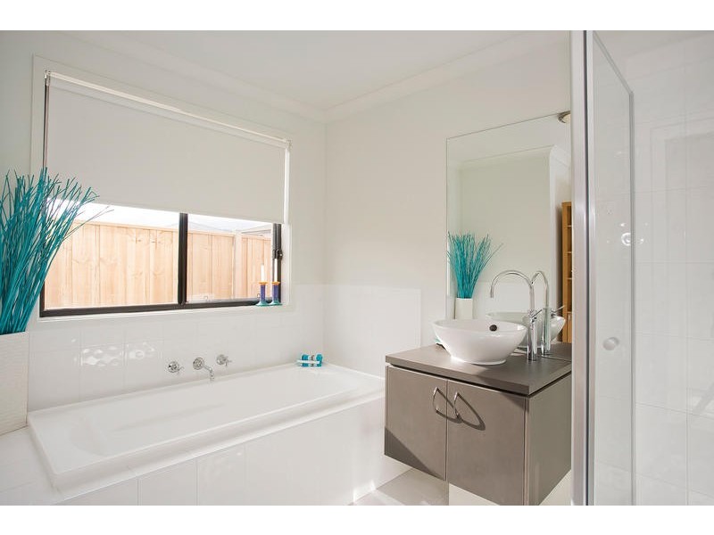 10 SHOREBREAK STREET, Torquay VIC 3228