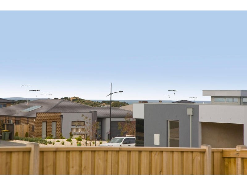 10 SHOREBREAK STREET, Torquay VIC 3228