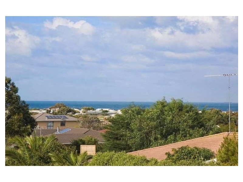 2/22 Pomora Avenue, Torquay VIC 3228
