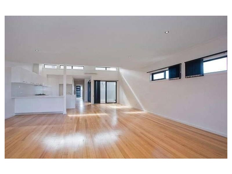 2/22 Pomora Avenue, Torquay VIC 3228