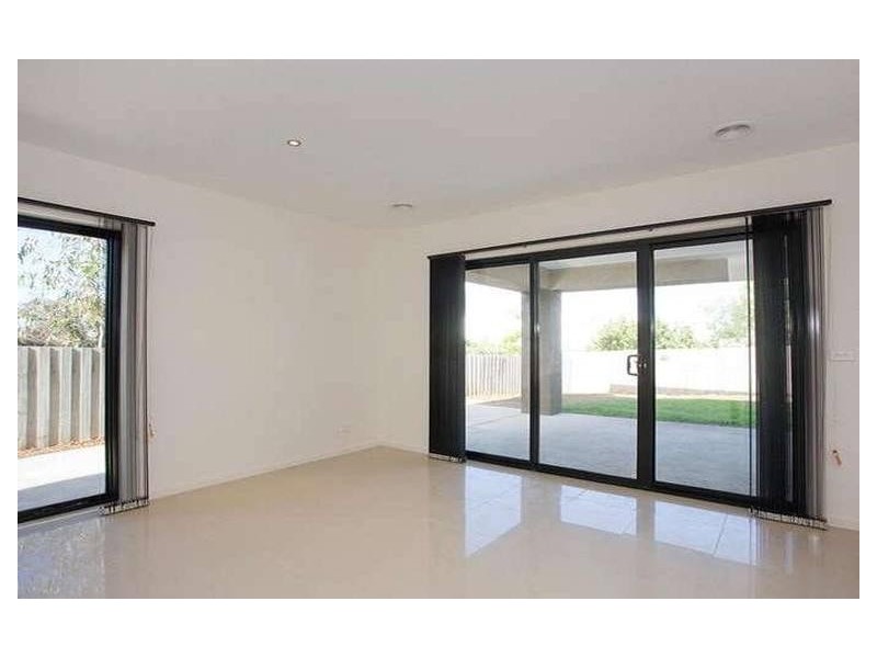 2/22 Pomora Avenue, Torquay VIC 3228