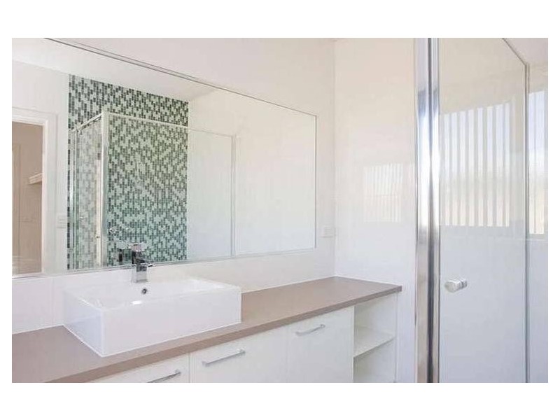 2/22 Pomora Avenue, Torquay VIC 3228